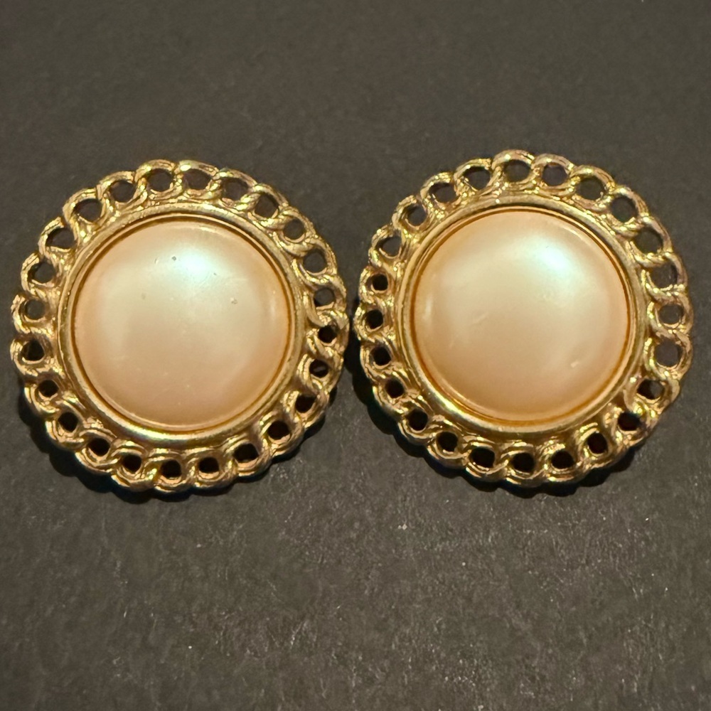 Vintage 1980’s Monet Pearl and Gold Toned Clip On Earrings